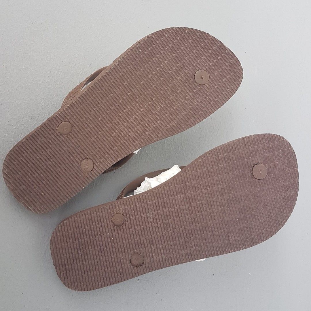 Original HAVAIANAS Top Mix Flip-Flops, Cool Sandals, Cosmopolitan, Brown Model, Size US 7, EU 39 / 40, Continental, Sleek Designer Shoes, Sophistication, Streetwise, Pop Culture, Travel, Beach, Everyday Fashion, Pop Culture, Urban Style (Category: Flipflops and Slides) located in Singapore. Submitted by warehouseno5 (Listing ID 1442387647, Image 3). Description: - Classic Havaianas flip flops - Rich brown color - Textured sole for enhanced grip -
