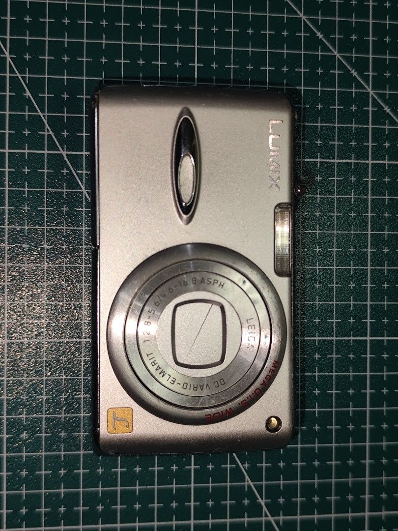 Panasonic Lumix DMC-FX01 Digital Camera (Category: Cameras) located in Malabon City. Submitted by jayveetotz (Listing ID 1442390941, Image 2). Description: - Panasonic Lumix DMC-FX01 Digital Camera - Sleek Silver Body - Equipped with a high-quality Leica Lens - Screen shows some minor scratches - Battery and SD card slots accessible - Ideal for casual and everyday photography 📷Pre-Owned Y2K Digicam Aesthetic Retro Aesthetic Vintage Digicam Aesth