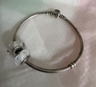 (Category: ) located in . Submitted by shopaholic09 (Listing ID 1442409218, Image 1). Description: .