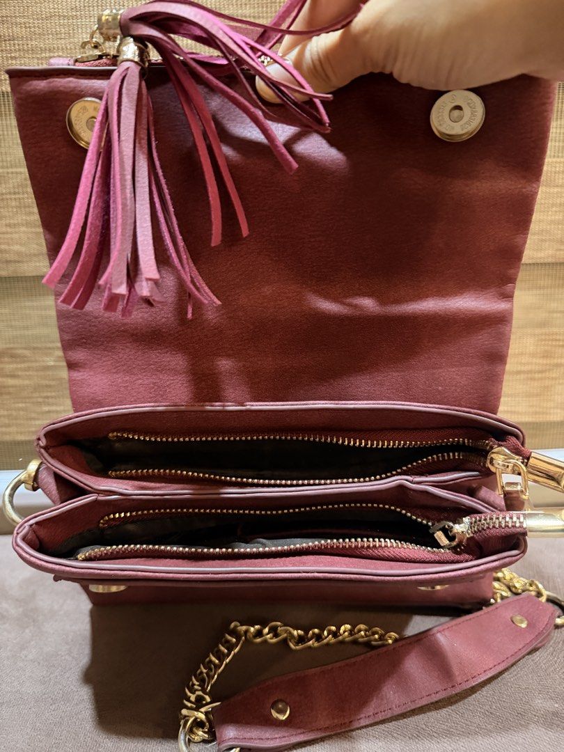 [Preloved] Maroon Tassel Chain Cross-body Bag (Category: Cross-body Bags) located in Tarlac. Submitted by lovedbykmac (Listing ID 1442535533, Image 2). Description: • preloved • in good condition, perfect as a gift • can fit a lot of things (can fit an iphone 14 promax) .