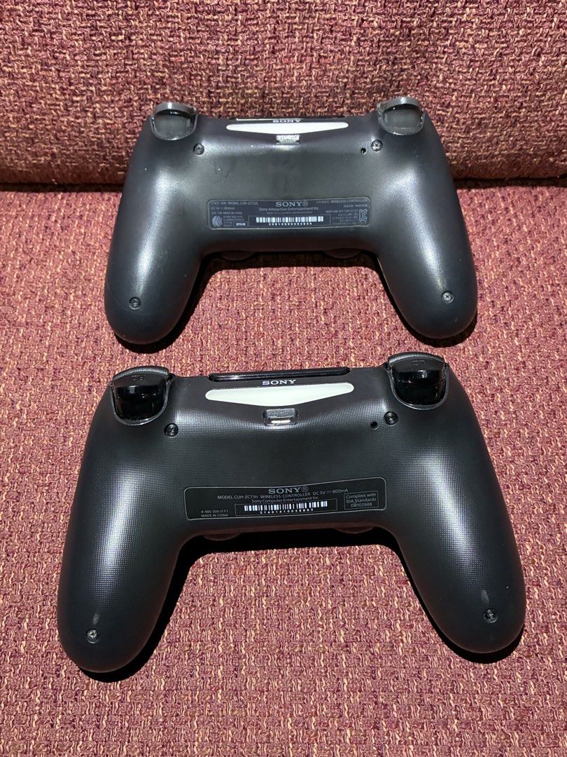 PS4 Controller (Category: Controllers) located in Singapore. Submitted by jiajun1315 (Listing ID 1431873478, Image 2). Description: $35 each $60 For Both all parts are working good battery is working .