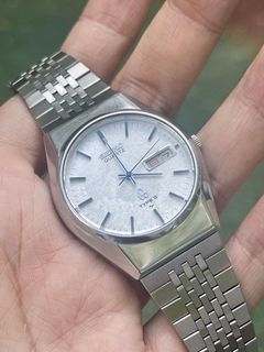 (Category: ) located in . Submitted by luu-vintagewatch (Listing ID 1442425341, Image 1). Description: .