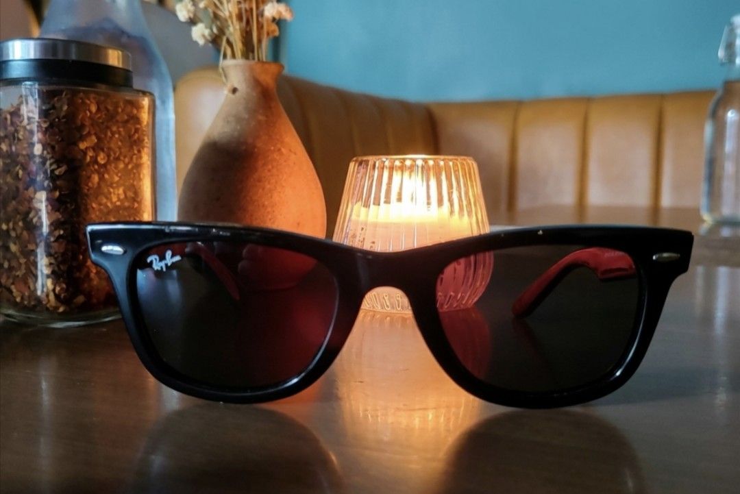 Rayban wayfarer glossy black (Category: Sunglasses & Eyewear) located in Baliuag. Submitted by mervstar (Listing ID 1442398789, Image 2). Description: Key Specifications Model: RB2140 Lens Width: 50 mm Lens Height: 41 mm Bridge Size: 22 mm Temple Length: 150 mm Frame Shape: Square Frame Material: Acetate Lens Material: Glass (typically) Lens Type: G-15 Green Fit: Unisex.