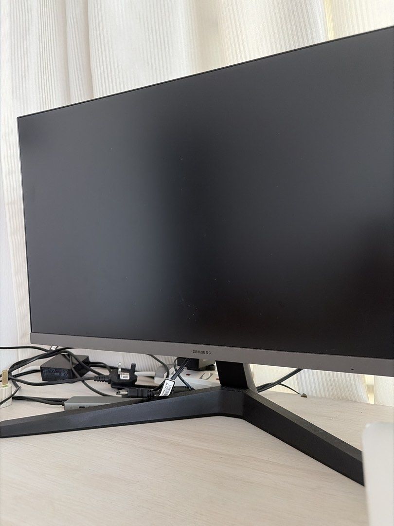 Samsung Monitor with Stand and Cables