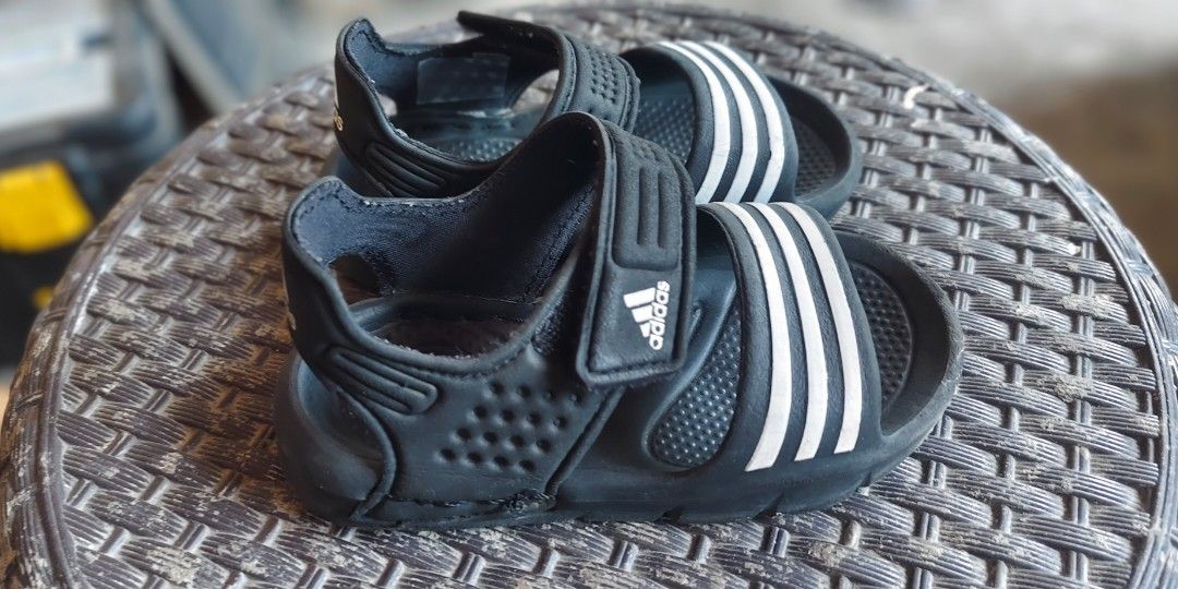 Sandal adid@s (Category: Babies & Kids Fashion) located in Cauayan City . Submitted by happyprelovedx (Listing ID 1442392311, Image 2). Description: This is just Preloved so don't expect too much. For more info about this item kindly message me.😊.