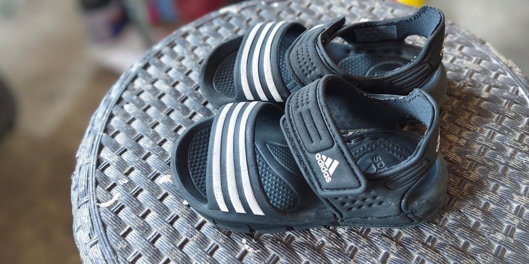 Sandal adid@s (Category: Babies & Kids Fashion) located in Cauayan City . Submitted by happyprelovedx (Listing ID 1442392311, Image 1). Description: This is just Preloved so don't expect too much. For more info about this item kindly message me.😊.