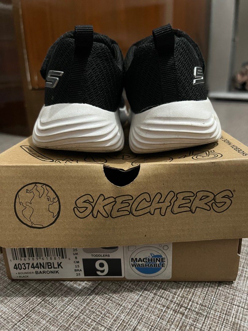 Skechers Black Rubber Shoes (Category: Babies & Kids Fashion) located in Manila. Submitted by gchlove (Listing ID 1442452617, Image 3). Description: Skechers Bounder Baronik Size 9US (15cm) Issue: crack on the shoe strap as seen in the photo.
