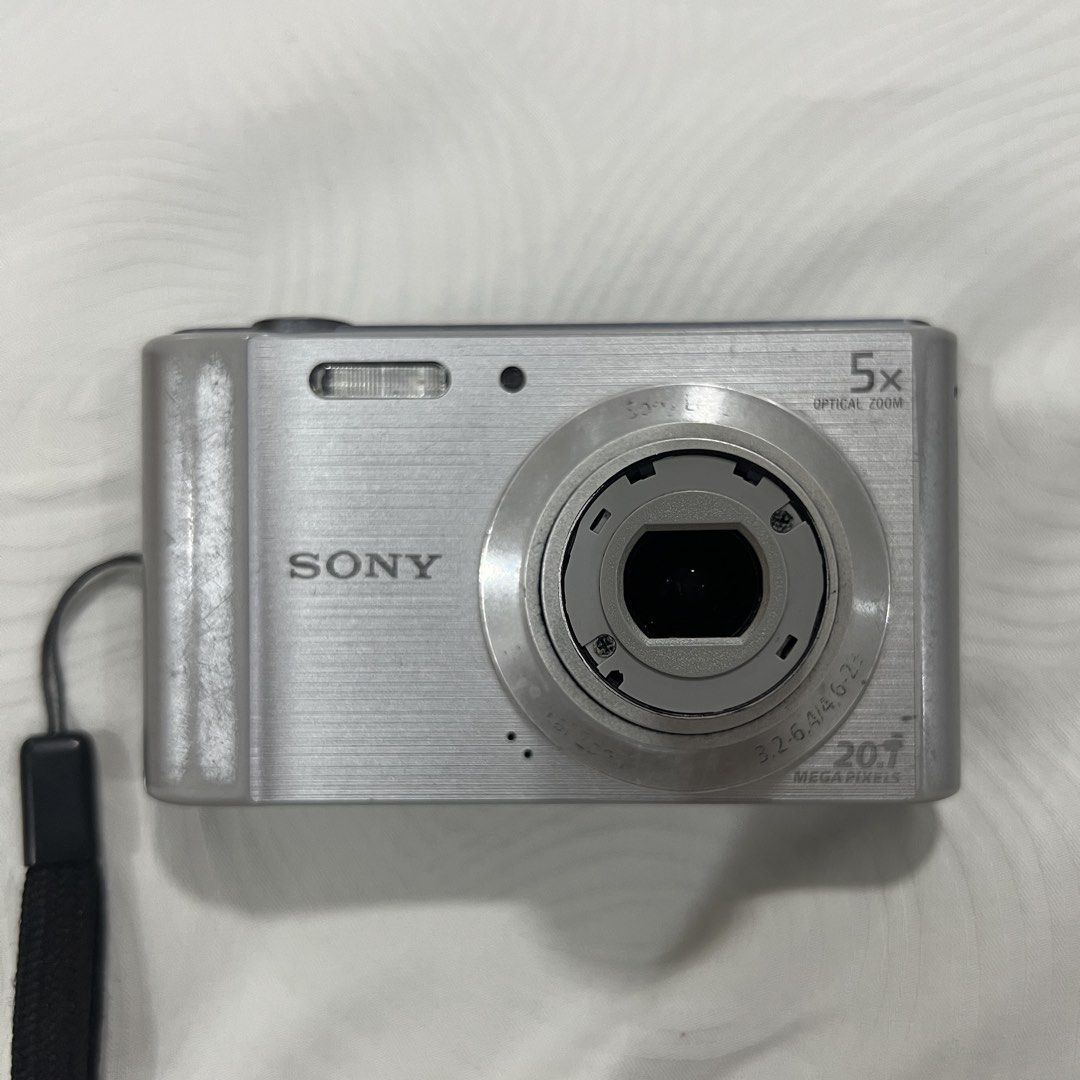 Sony Cybershot DSC W800 Digital Camera Digicam (Category: Cameras) located in Iloilo. Submitted by aradeclutters (Listing ID 1442517692, Image 2). Description: Location: Iloilo Bought second-hand last December 2025 from FB marketplace. Condition: All buttons working Flash and video working Issues: - Lens curtain needs to be manually closed - Lens dust when zoomed - LCD line & black part (doesn’t affect output) Inclusions: unit, battery, memory ca