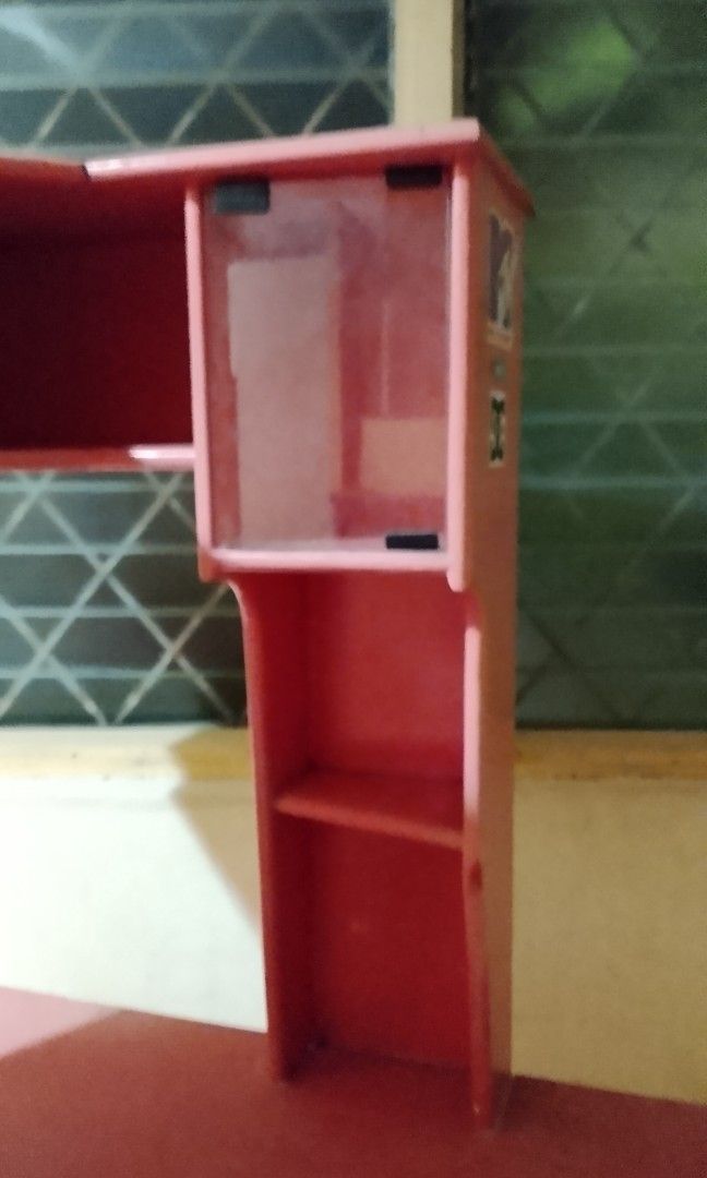 Study table (Category: Other Home Furniture) located in Manila. Submitted by gracejimen21301 (Listing ID 1442363186, Image 2). Description: color pink 35 X 35 inches.