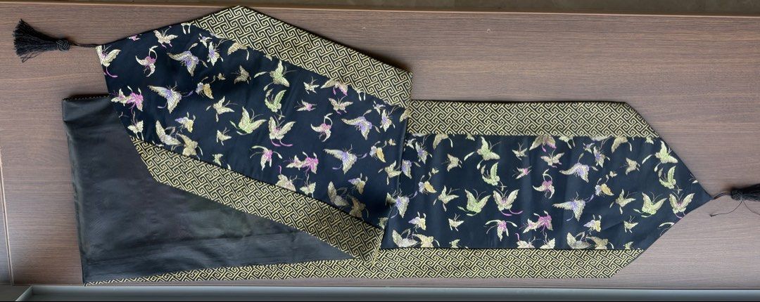 Table Runner (Category: Other Home Decor) located in Singapore. Submitted by samuelngja (Listing ID 1442414027, Image 2). Description: Satin fabric runner Like new .