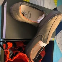 Taka Hayashi x Vans Vault Slip-On (Category: Slippers & Slides) located in Manila. Submitted by kaimonobyexfel (Listing ID 1442412902, Image 3). Description: Vans Vault’s latest collaborative collection with long-time partner and designer Taka Hayashi features the Slip-On 66 and Style 238 silhouettes, which are basically the heritage renditions of the Classic Slip-On and Sk8-Hi. Each shoe is constructed with a series of layered canvas and suede p