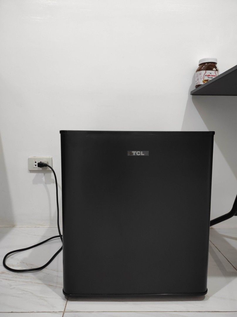 TCL TR-59PHB 1.8 cu. ft. Single Door Refrigerator (Category: Refrigerators and Freezers) located in Manila. Submitted by hzlblx (Listing ID 1441865354, Image 1). Description: - TCL Single Door Refrigerator (Model: TR-59PHB) - Compact 1.8 cu. ft. capacity, ideal for dorms, offices, or small kitchens. - Manual Defrost for easy maintenance. - Energy-efficient R600a refrigerant. - Includes a convenient Chilled Box for extra cooling. - Adjustable ther