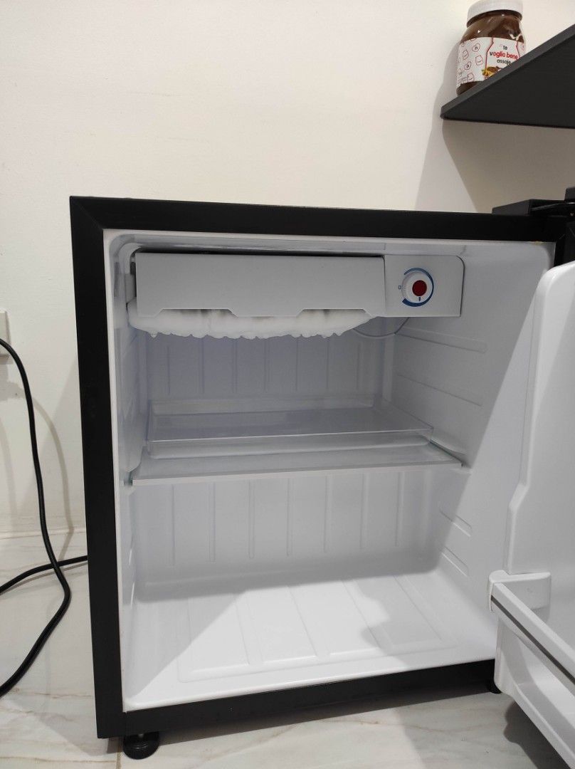 TCL TR-59PHB 1.8 cu. ft. Single Door Refrigerator (Category: Refrigerators and Freezers) located in Manila. Submitted by hzlblx (Listing ID 1441865354, Image 2). Description: - TCL Single Door Refrigerator (Model: TR-59PHB) - Compact 1.8 cu. ft. capacity, ideal for dorms, offices, or small kitchens. - Manual Defrost for easy maintenance. - Energy-efficient R600a refrigerant. - Includes a convenient Chilled Box for extra cooling. - Adjustable ther