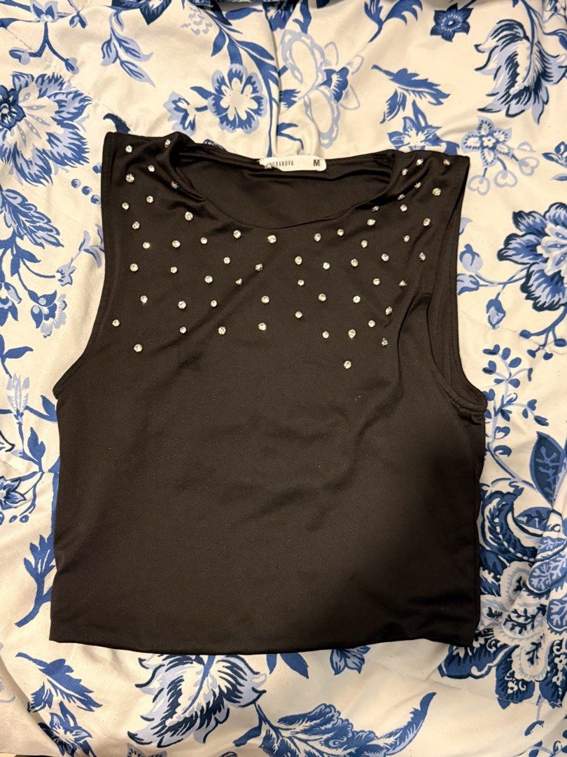 Terranova CropTops (Category: Sleeveless) located in Mandaluyong City. Submitted by armcpu (Listing ID 1442429924, Image 2). Description: Terranova Croptop 300 for 2.