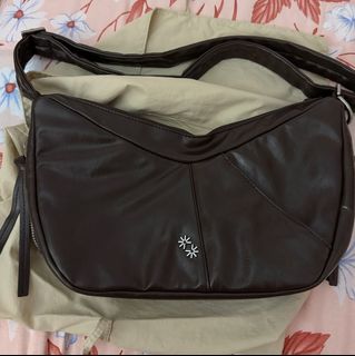 (Category: ) located in . Submitted by nikeeli (Listing ID 1442388477, Image 1). Description: .