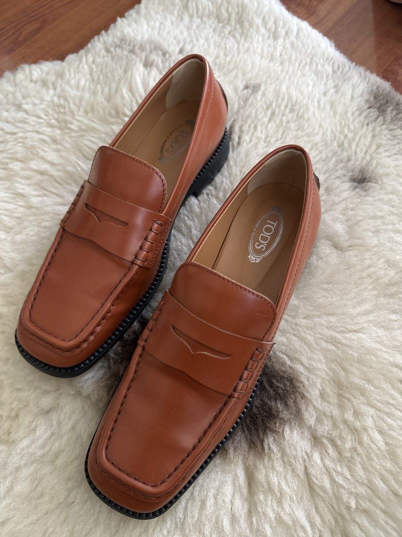 TOD'S Brown Leather Penny Loafers (Category: Loafers) located in Paranaque City. Submitted by v_ray (Listing ID 1442417627, Image 1). Description: - Classic brown leather penny loafers from TOD'S EU 35.5 - Square toe design - Signature penny strap - TOD'S signature pebble rubber sole - Comfortable and stylish for everyday wear - Versatile for dressing up or down.