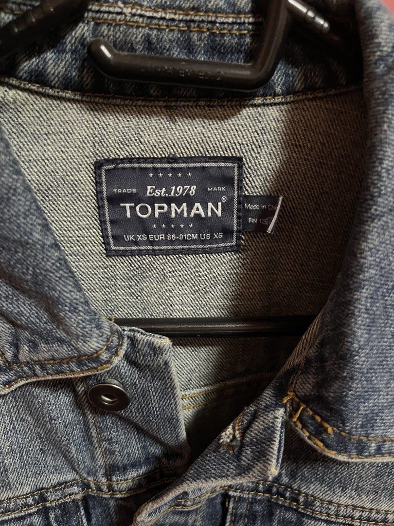 Topman Denim Jacket Blue Wash Size XS (Category: Coats, Jackets and Outerwear) located in Imus. Submitted by dffabellon (Listing ID 1442491334, Image 2). Description: - Classic blue wash denim jacket - Brand: Topman - Size: XS - Button-up front - Two chest pockets - Long sleeves with button cuffs - Versatile for layering or standalone wear.