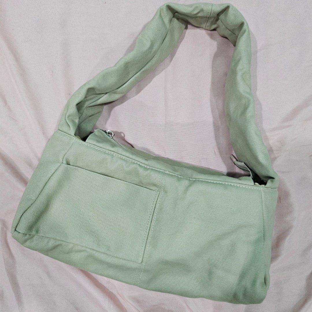 Tote Story Bag (Category: Shoulder Bags) located in Quezon City. Submitted by arydeclutters (Listing ID 1442463142, Image 1). Description: size small color sand RFS: need funds and decluttering LAST PRICE POSTED!! QC area MOP: GCash, Maya, GoTyme MOD: JNT, Lalamove, LBC ONLY SF shouldered by buyer.