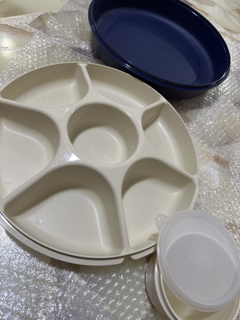 Tupperware Serving Platter with Lid475463803847976963
