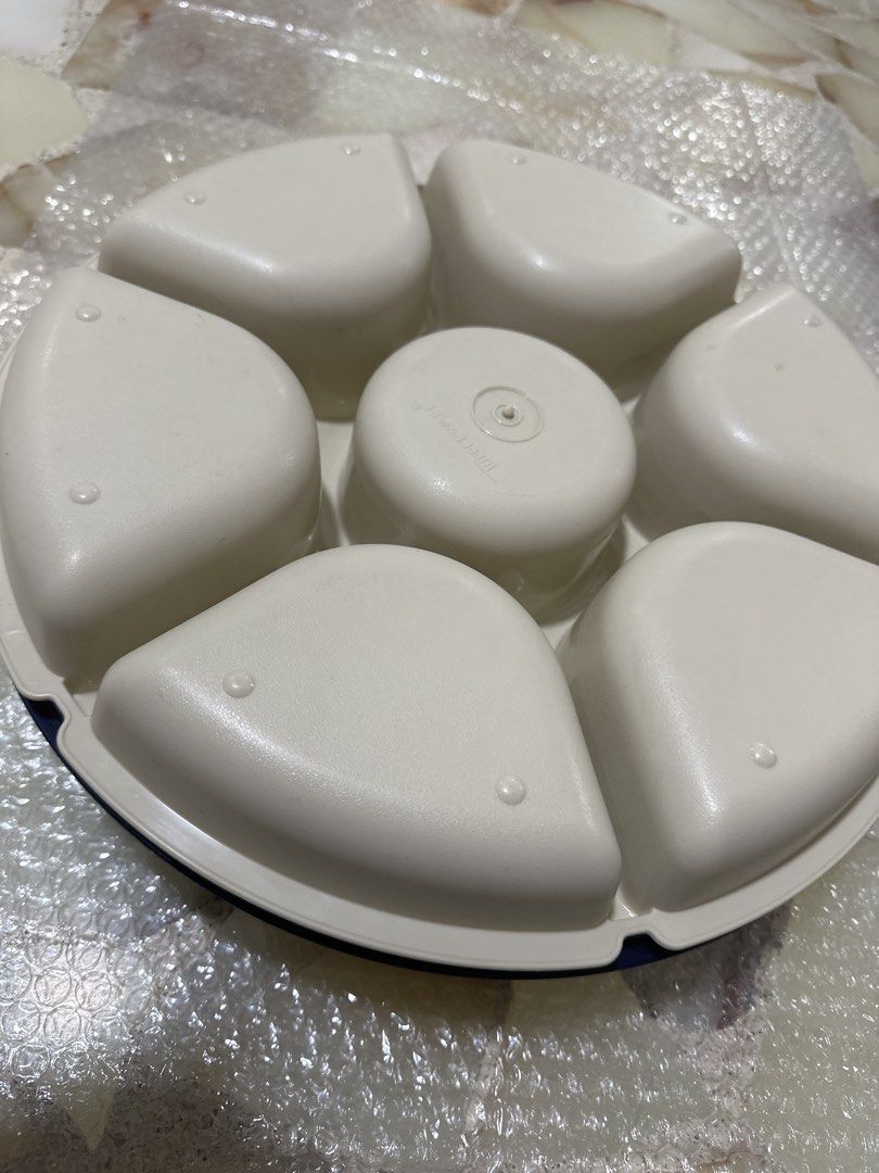 Tupperware Serving Platter with Lid475463803847976962
