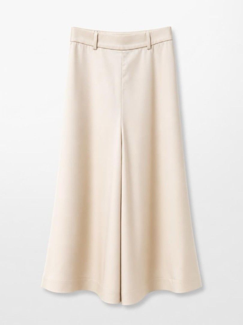 Uniqlo culotte drape pants - cream (Category: Other Bottoms) located in Las Pinas. Submitted by homedispatch (Listing ID 1442431459, Image 2). Description: Product No. 152 Product: Uniqlo culotte drape pants - cream Condition: Lightly used Price: ₽400 Size: Small Dimensions (approx. when laid flat): • Length: 28" • Waist: see photo • Hips: see photo Flaws: Waist hook is slightly loose, but zipper is intact and zips smoothly. RfS: Decluttering, no