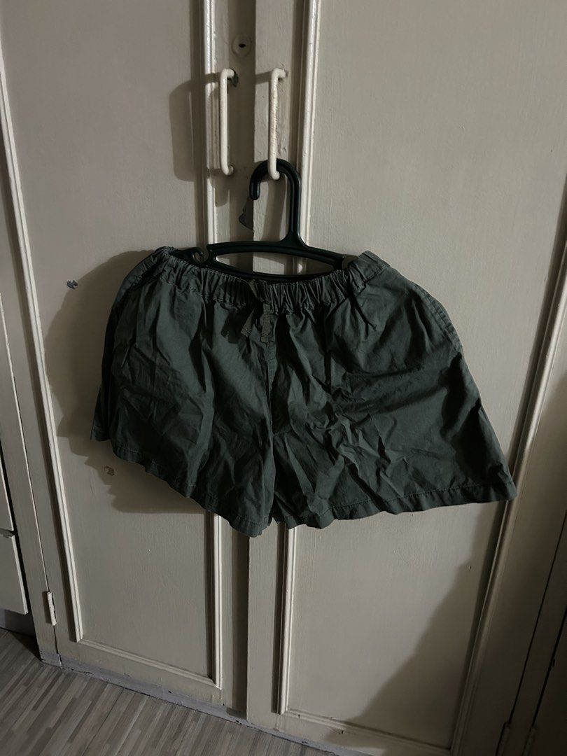 Uniqlo Kids Shorts (Category: Shorts) located in Quezon City. Submitted by wzisol (Listing ID 1442446696, Image 1). Description: 📍qc, mm 💵 gcash 📦 ggx, jnt, flash, sdd • size xl kids, fits me (waistline 22) • og price: ~400 can send more pics. will give a discount if buying 3 or more items..