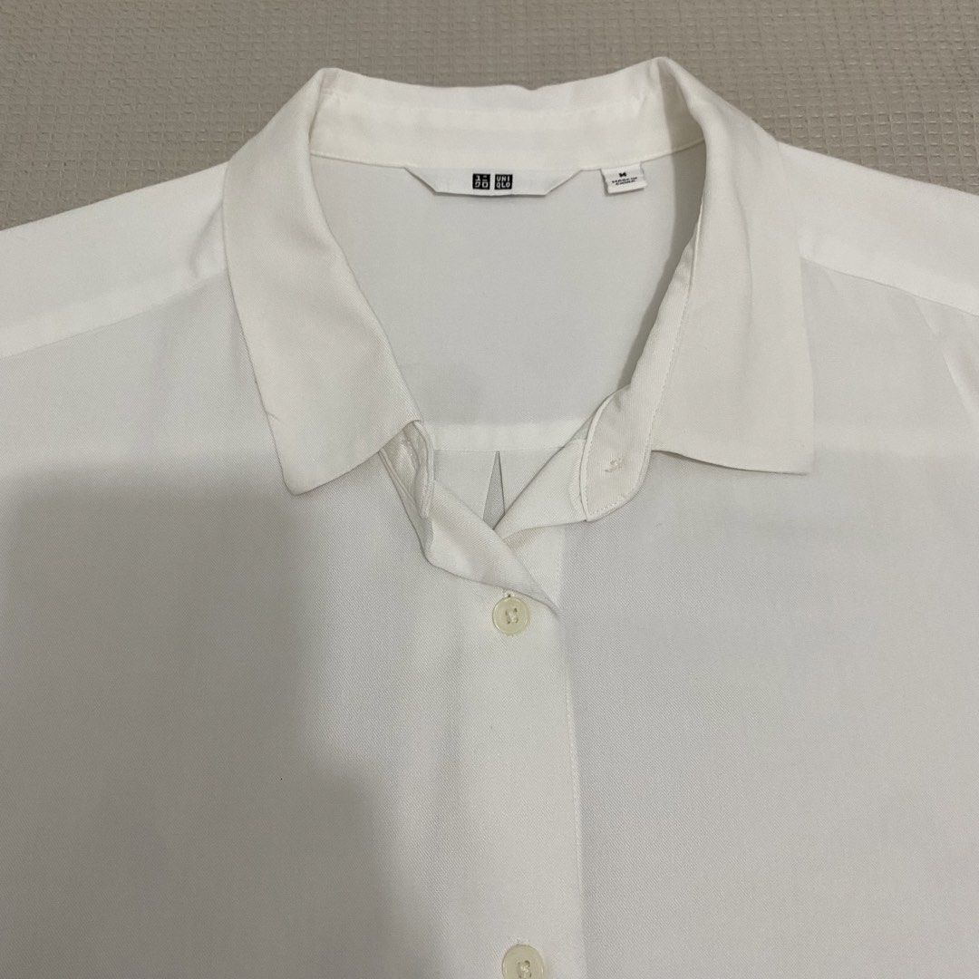 UNIQLO Rayon White Short Sleeve Button Up Blouse (Category: Blouses) located in Quezon City. Submitted by ndrmkl (Listing ID 1442439082, Image 2). Description: - Uniqlo white short sleeve button up - Sold out in-store and online - Phased out sharp sleeves design - With unnoticeable pinkish marks on the front (refer to photos for details) - Perfect for casual wear or layering Basics office layering japan GU casual.
