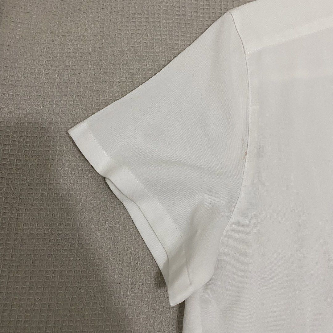 UNIQLO Rayon White Short Sleeve Button Up Blouse (Category: Blouses) located in Quezon City. Submitted by ndrmkl (Listing ID 1442439082, Image 3). Description: - Uniqlo white short sleeve button up - Sold out in-store and online - Phased out sharp sleeves design - With unnoticeable pinkish marks on the front (refer to photos for details) - Perfect for casual wear or layering Basics office layering japan GU casual.