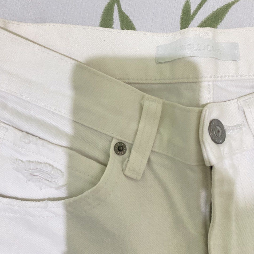 Uniqlo White Denim Jeans (Category: Jeans) located in San Simon. Submitted by arboutique2021 (Listing ID 1442413516, Image 3). Description: - Uniqlo White Denim Jeans - Straight Leg Fit - Lightly Distressed Detailing on Front Pocket - Comfortable Cotton Material - Ideal for Casual Wear.