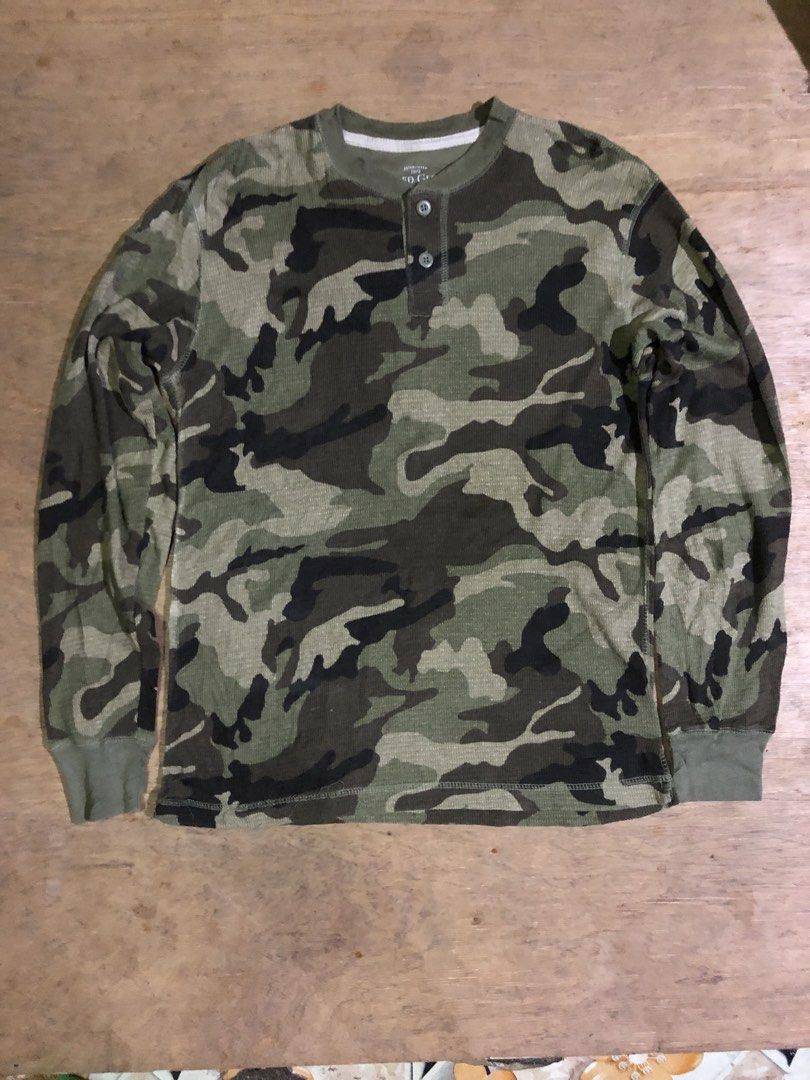 Vintage Y2k Faded Glory (Category: Coats, Jackets and Outerwear) located in Davao. Submitted by blufinds (Listing ID 1442458063, Image 1). Description: Vintage Y2K Faded Glory Mens Green Camo Thermal Henley Shirt.