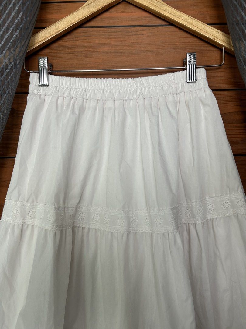 White Eyelet Lace Tiered Maxi Skirt (Category: Skirts) located in Manila. Submitted by truewind.e362a9 (Listing ID 1438457285, Image 3). Description: Waist: 22-34 Length: 31.