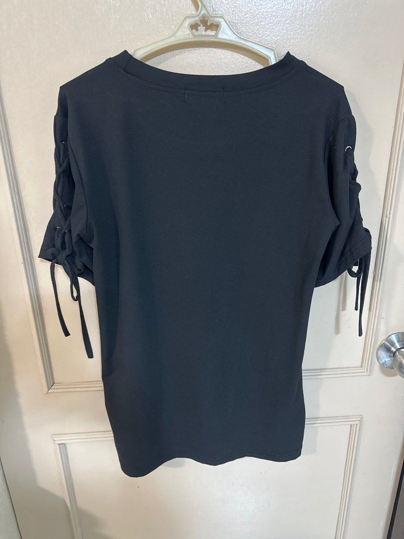 Women top small blouse black (Category: Blouses) located in Quezon City. Submitted by queerlady (Listing ID 1442528467, Image 3). Description: Like new No issue Location: Novaliches.