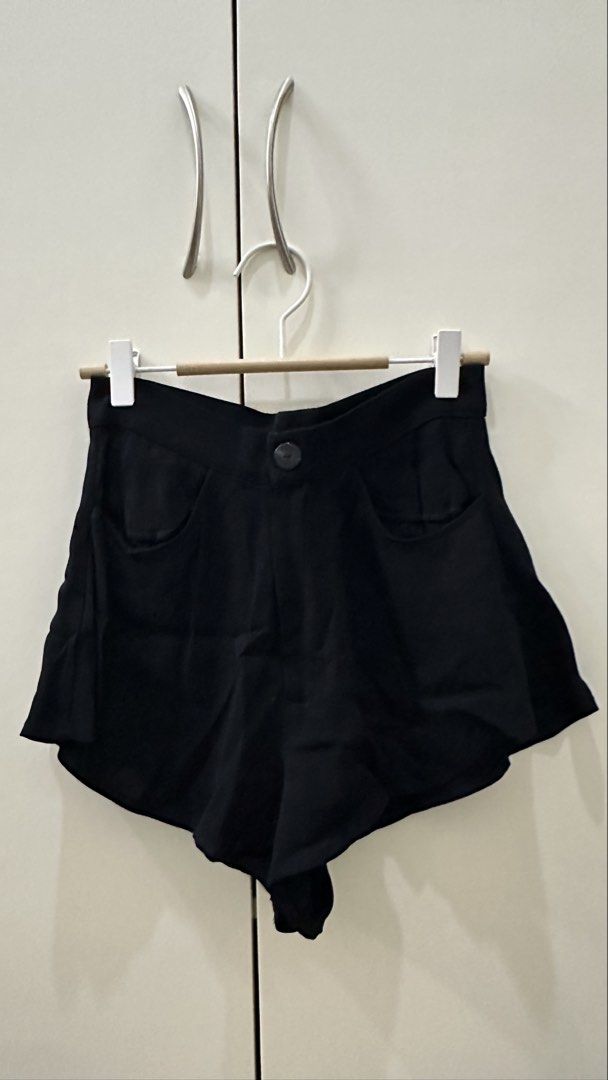 ZARA Black High Waisted Flared Shorts (Category: Shorts) located in Bacolod City. Submitted by pym_shops (Listing ID 1442456364, Image 3). Description: - Zara Black Shorts - High-waisted style - Flared hem - Button and zip closure - Two front pockets - Made in Morocco - Size: XS.