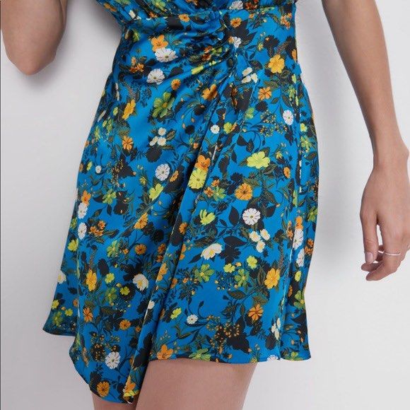 Zara Floral Wrap Dress (Category: Dresses) located in Bacoor. Submitted by pktd10 (Listing ID 1442348925, Image 3). Description: .