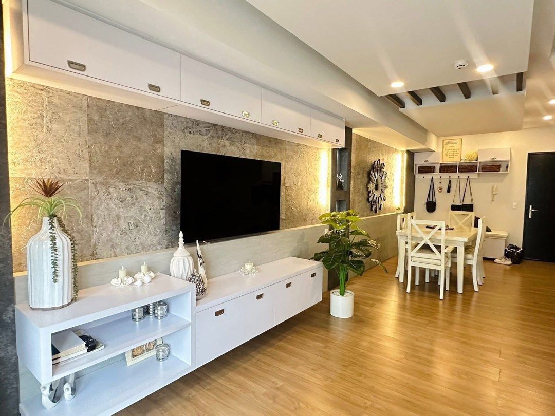 1Br with Parking in Maridien, BGC (Category: Apartments & Condos) located in Caloocan City. Submitted by unobajal (Listing ID 1442633419, Image 1). Description: 📣1 bedroom with parking in BGC For Sale ‼️‼️ 📍Maridien Tower 2, 26th St. BGC Taguig City. Property Details: -1 bedroom -Area: 65sqm -17th floor -With balcony [facing bonifacio south street (nice view)] -With 1 parking slot (Basement 5) -Nicely Interiored 📌Asking Price: 20M (Inclusive o