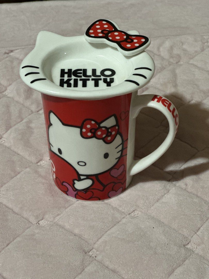 2008 Sanrio Hello Kitty mug with a lid (Category: Coffee & Tea Tableware) located in Davao. Submitted by favoritepreloved (Listing ID 1442691898, Image 1). Description: 💜 mug height 9.5cm , diameter 7cm 💜 From Japan.
