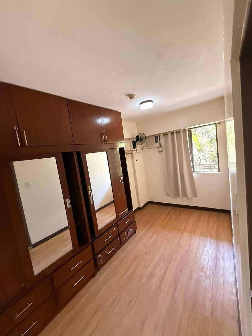 2 Bedroom Mid Rise condo Pasig (Category: Apartments & Condos) located in Manila. Submitted by radeonbox (Listing ID 1442607822, Image 3). Description: For Rent Levina Place Mid- Rise Condo 2 Bedroom with balcony and drying cage facing amenities unit size: 64 sqm 2nd floor Php 20000 monthly including Condo dues. Parking space available as option add php5000 electric and water bill to be paid by tenant. Semi -Furnished Refrigerator Front load wash