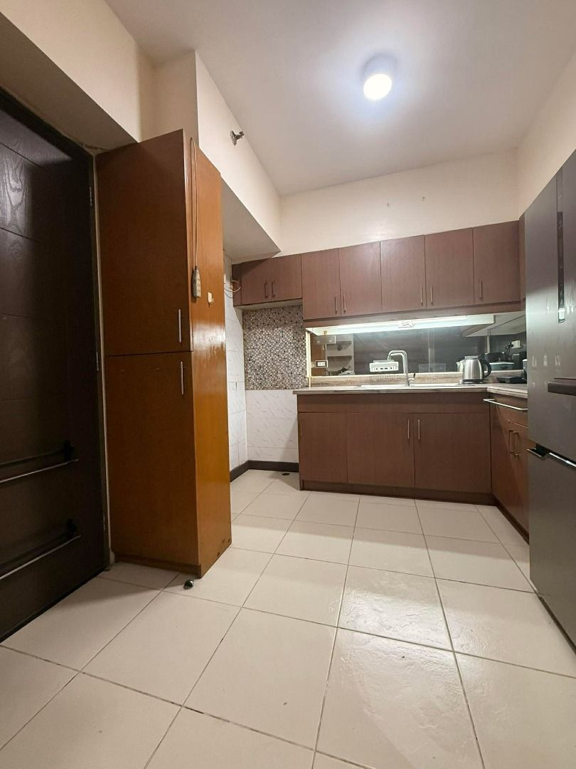 2 Bedroom Mid Rise condo Pasig (Category: Apartments & Condos) located in Manila. Submitted by radeonbox (Listing ID 1442607822, Image 2). Description: For Rent Levina Place Mid- Rise Condo 2 Bedroom with balcony and drying cage facing amenities unit size: 64 sqm 2nd floor Php 20000 monthly including Condo dues. Parking space available as option add php5000 electric and water bill to be paid by tenant. Semi -Furnished Refrigerator Front load wash