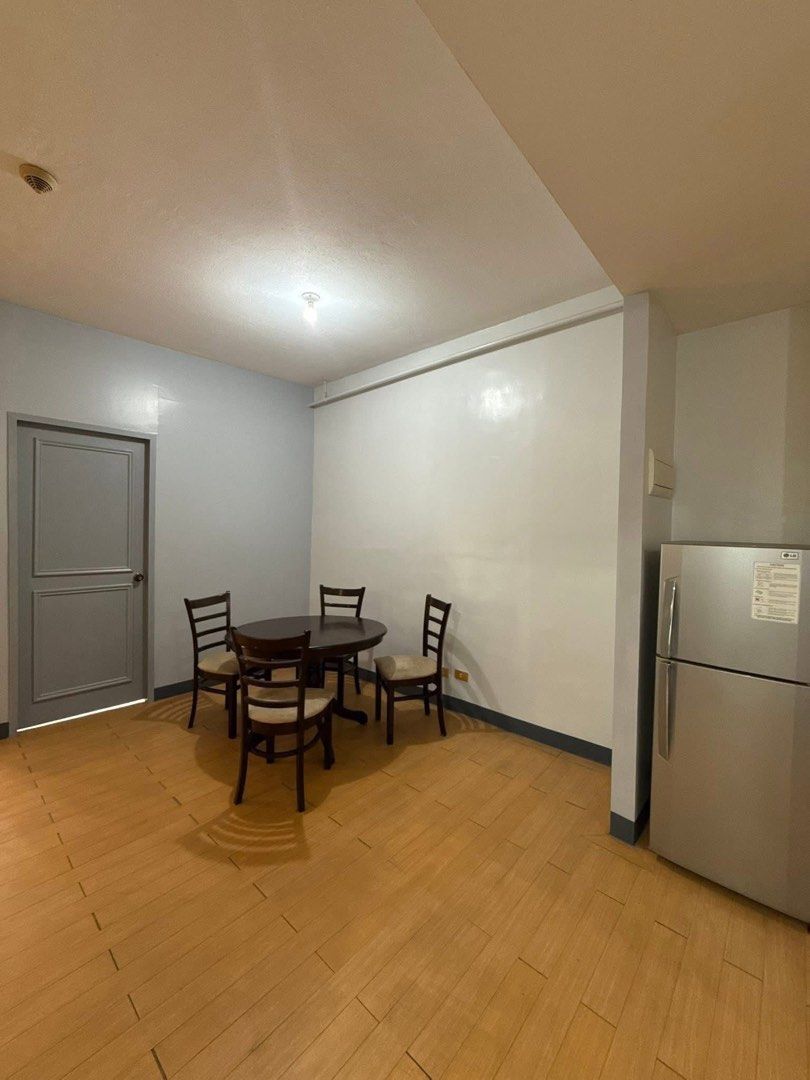 2BR 50 sqm. Condo Unit for sale (Category: Apartments & Condos) located in Rizal. Submitted by jb.27 (Listing ID 1442592444, Image 2). Description: FOR SALE Semi-furnished flat type 50 sqm. 2 BR unit Address: Cambridge Village, Kabisig Road, San Andres, Cainta, Rizal One Harvard Cluster 9, 5th floor ✔️pre - owned ✔️renovated kitchen with upper & base cabinets ✔️LG refrigerator ✔️dining set (round table with 4 chairs) ✔️rectangular glass table ✔️ 