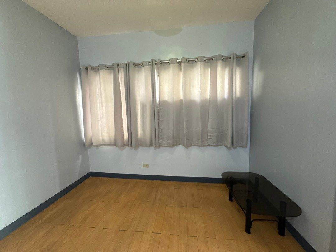 2BR 50 sqm. Condo Unit for sale (Category: Apartments & Condos) located in Rizal. Submitted by jb.27 (Listing ID 1442592444, Image 3). Description: FOR SALE Semi-furnished flat type 50 sqm. 2 BR unit Address: Cambridge Village, Kabisig Road, San Andres, Cainta, Rizal One Harvard Cluster 9, 5th floor ✔️pre - owned ✔️renovated kitchen with upper & base cabinets ✔️LG refrigerator ✔️dining set (round table with 4 chairs) ✔️rectangular glass table ✔️ 