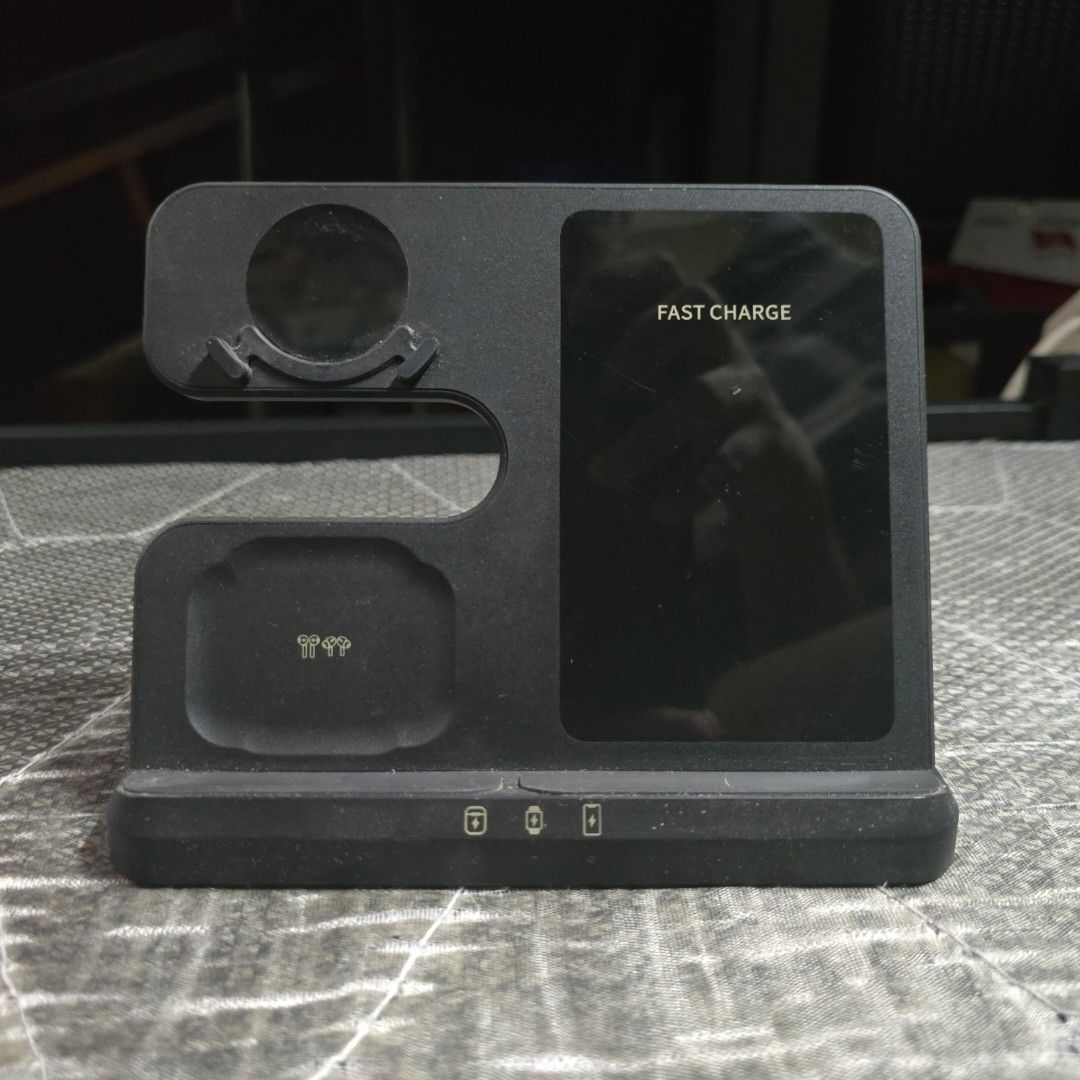 3-in-1 Wireless Charger Dock for Samsung Gadgets (Category: Chargers & Cables) located in Mandaluyong City. Submitted by hrld15 (Listing ID 1442549948, Image 1). Description: 3-in-1 Wireless Charger Dock for Samsung Gadgets.
