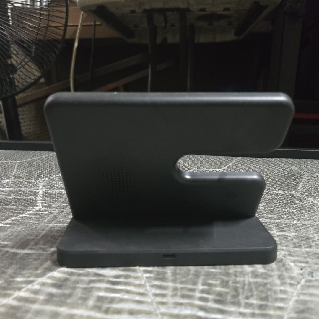 3-in-1 Wireless Charger Dock for Samsung Gadgets (Category: Chargers & Cables) located in Mandaluyong City. Submitted by hrld15 (Listing ID 1442549948, Image 2). Description: 3-in-1 Wireless Charger Dock for Samsung Gadgets.