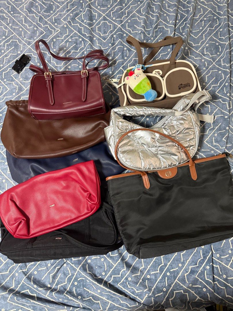 8 pcs bag for 3k (Category: Luxury Bags & Wallets) located in Lingayen. Submitted by ysabelled06605 (Listing ID 1442589981, Image 1). Description: What u see is what u get Free shipping if di tatawad +SF.