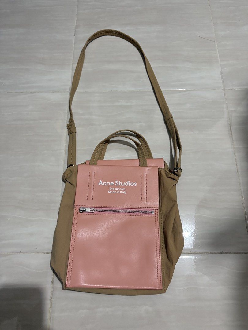 ACNE STUDIOS PAPERY NYLON TOTE BAG (Category: Luxury Bags & Wallets) located in Naga. Submitted by sislovesme (Listing ID 1442667212, Image 2). Description: EXCELLENT CONDITION NO FLAWS SIZE SMALL AUTHENTIC.