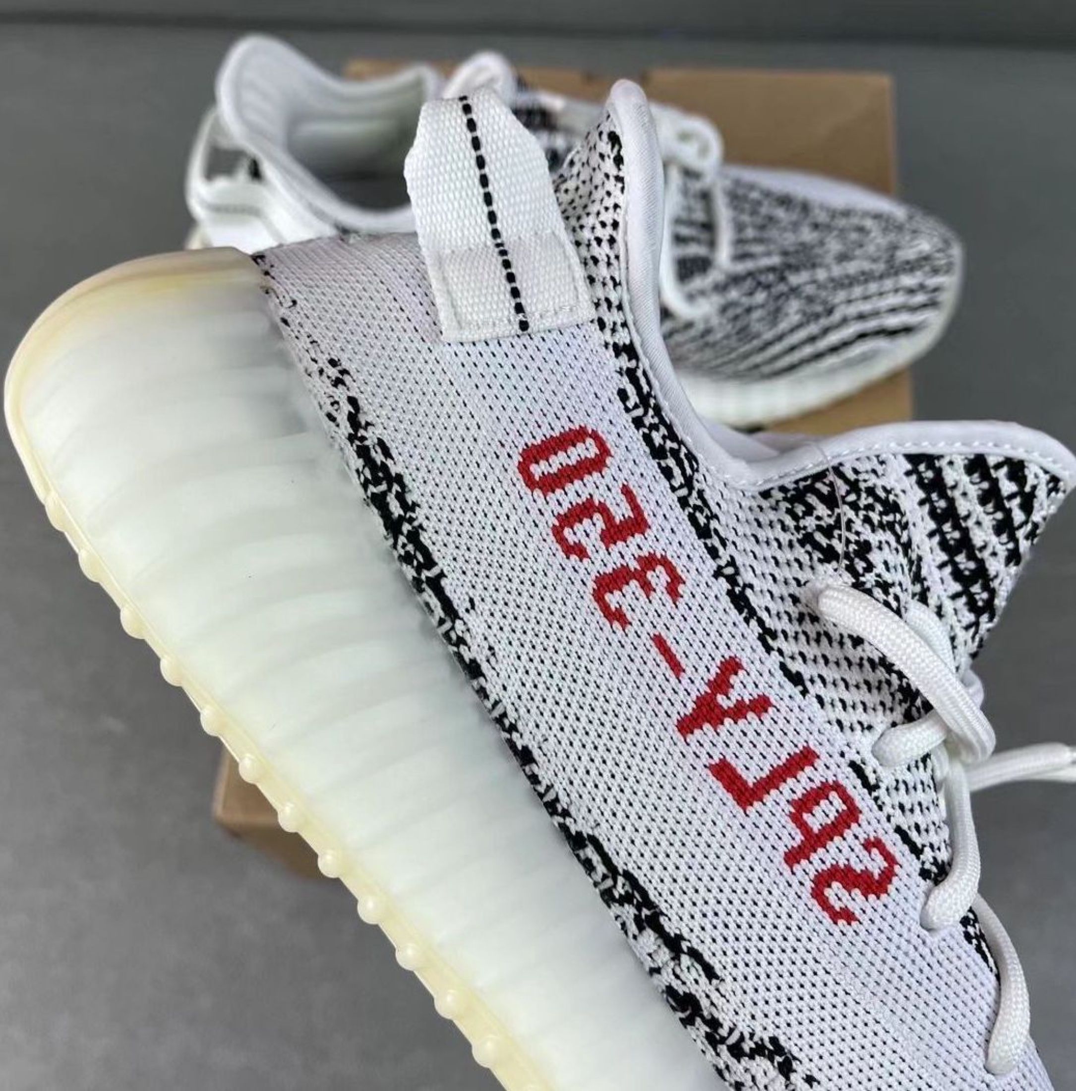 adidas originals Yeezy Boost 350 V2 White Zebra Black White (Category: Sneakers) located in Singapore. Submitted by kkgoldenfire (Listing ID 1442545080, Image 2). Description: 🎯 Adidas 📌 adidas originals Yeezy Boost 350 V2 White Zebra Black White ✅ Brand new ✅ Free shipping ✅ Cash on delivery ✅ 3-day photo confirm ⬇️ Order now or chat for details.