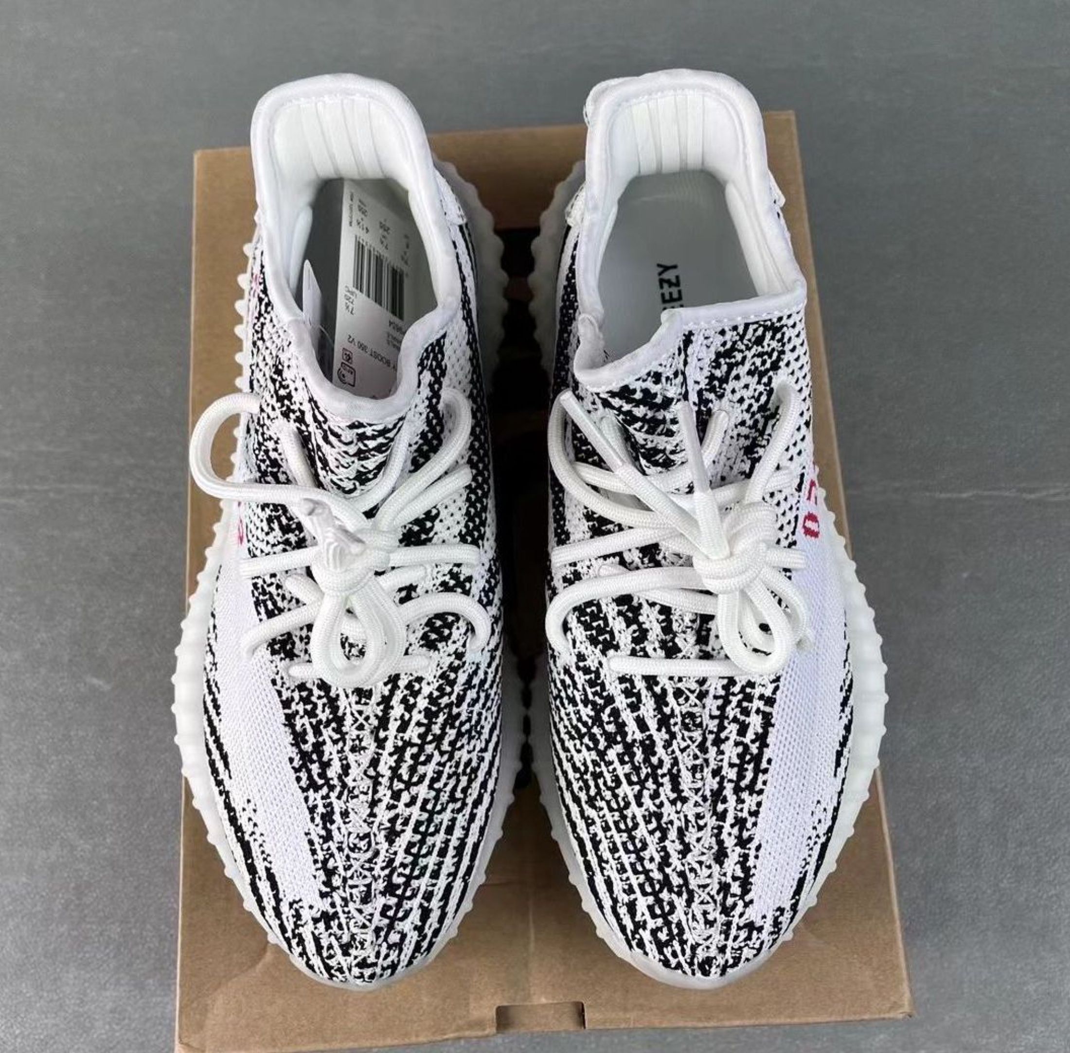 adidas originals Yeezy Boost 350 V2 White Zebra Black White (Category: Sneakers) located in Singapore. Submitted by kkgoldenfire (Listing ID 1442545080, Image 1). Description: 🎯 Adidas 📌 adidas originals Yeezy Boost 350 V2 White Zebra Black White ✅ Brand new ✅ Free shipping ✅ Cash on delivery ✅ 3-day photo confirm ⬇️ Order now or chat for details.
