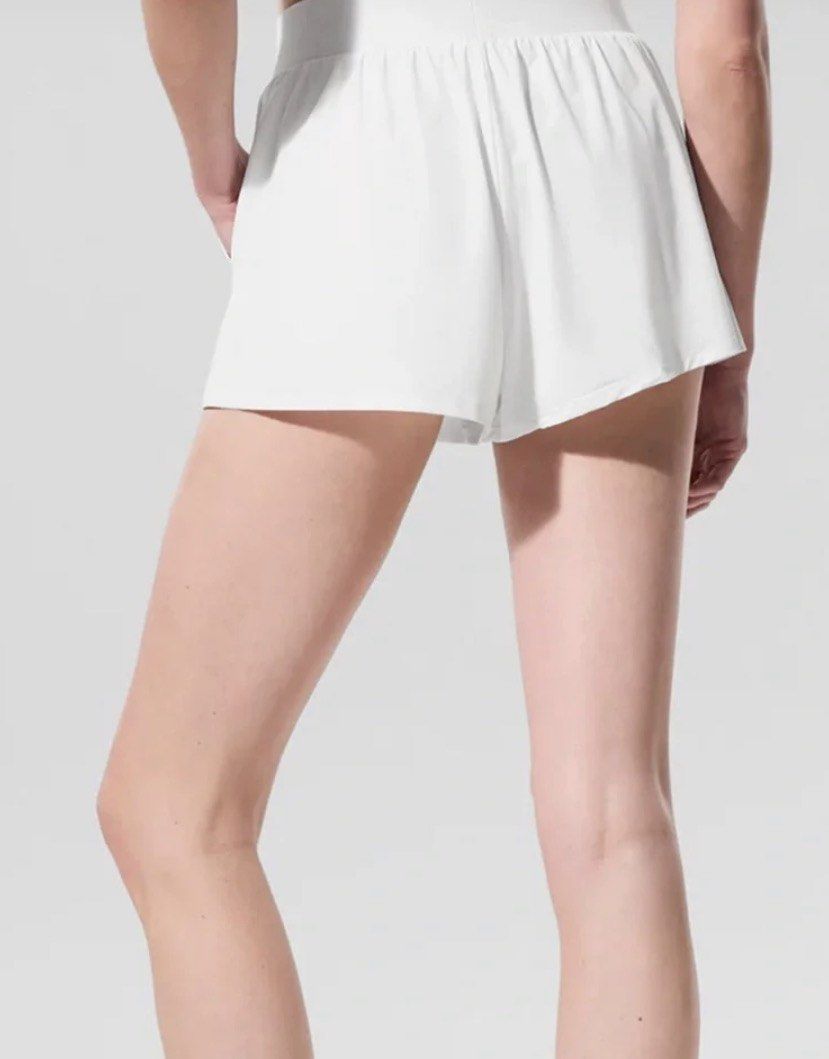Alo yoga Breezy Short (Category: Activewear) located in Singapore. Submitted by Threebagsfull (Listing ID 1442665157, Image 2). Description: - Worn once - Hand washed - Retail price: $110 .