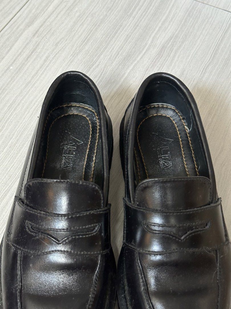 Alta Penny Loafers (Category: Loafers) located in Dasmarinas. Submitted by sisea (Listing ID 1442571865, Image 3). Description: - Classic black loafers - Chunky sole for a modern look - Smooth and shiny leather material - Small scuff mark on the toe of the left shoe Size 6 but selling as its too narrow for my feet.