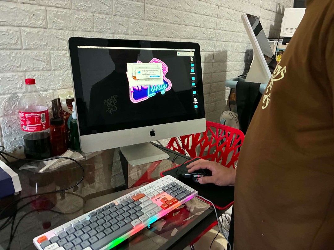 Apple iMac 21.5-inch macOS High Sierra (Category: Desktops) located in Manila. Submitted by quicklion.821c0e (Listing ID 1442598206, Image 3). Description: - Apple iMac 21.5-inch Desktop Computer - Operating System: macOS High Sierra 10.13.6 - Storage: 1TB (917.84 GB available) - Ideal for everyday use - Ready for a new home.