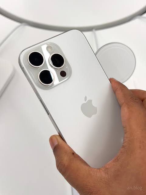 APPLE iPhone 15 Pro Max 512GB (Natural Titanium) (Category: iPhone 15 Series) located in Makati City. Submitted by annesfashionfinds (Listing ID 1442640472, Image 3). Description: 📱 iPhone 15 Pro Max 512GB (Natural Titanium) • Pristine Condition • Battery Health: 84% • Storage: 512GB • Processor: Apple A17 Pro (3nm) Inclusions: • Tempered Glass Installed • Camera Lens Protectors • Protective Case The device is in pristine condition with no issue